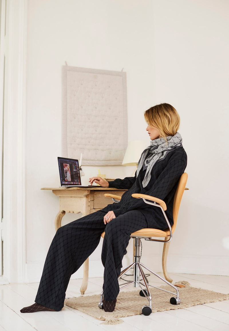 Hype the Detail triangle scarf -Light Grey Melange