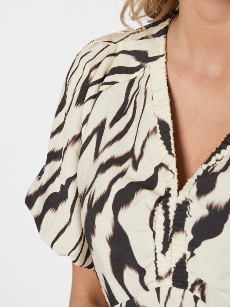 Neo Noir Irina Graphic Zag Blouse