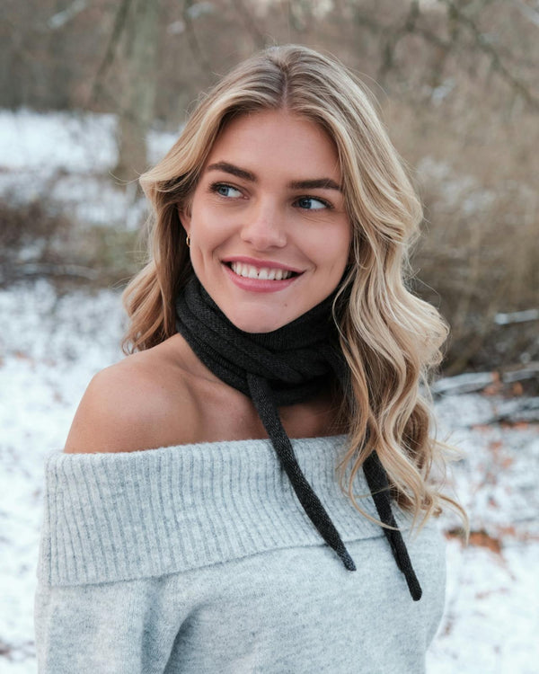 Neo Noir Misty Knit Scarf - Black