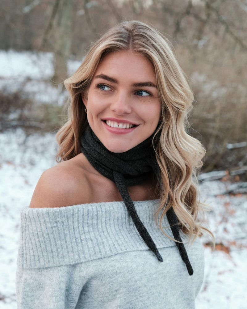 Neo Noir Misty Knit Scarf - Black
