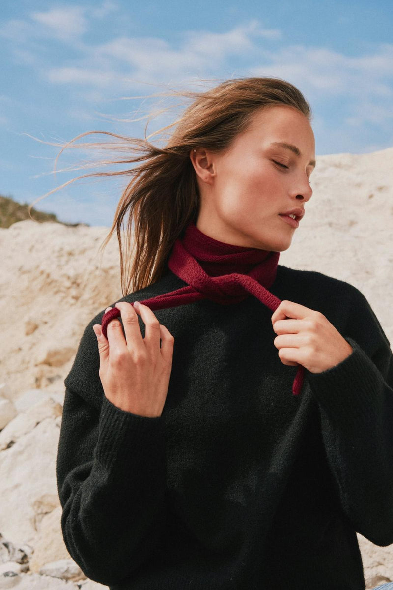 Neo Noir Misty Knit Scarf - Wine