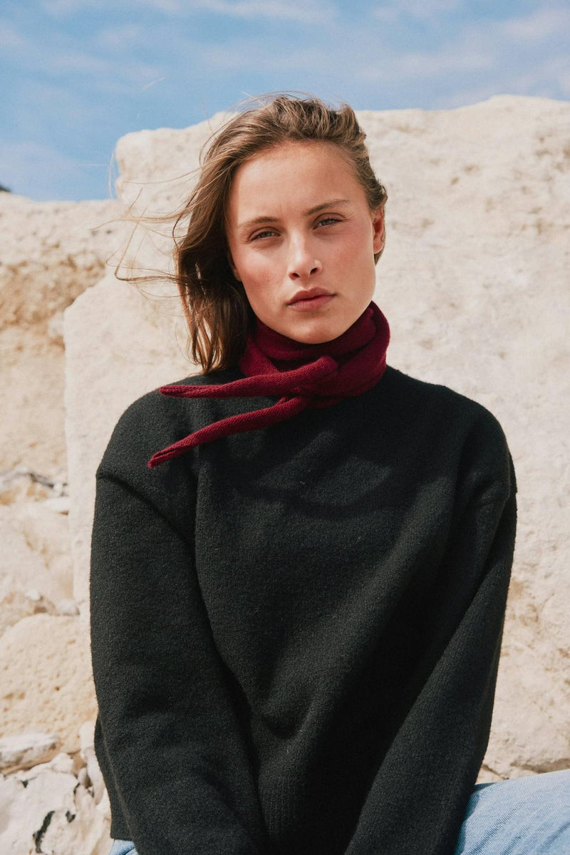 Neo Noir Misty Knit Scarf - Wine