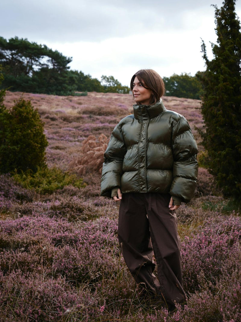 Neo Noir Rhea Shiny Puffer Jacket - Olive