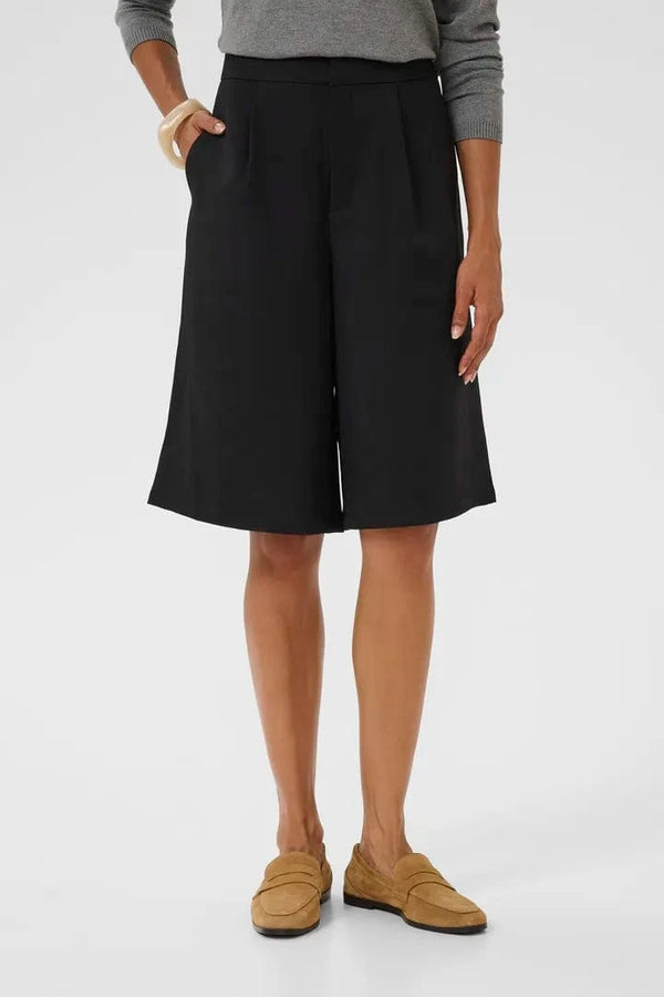 Culture Benedichte Shorts - Black
