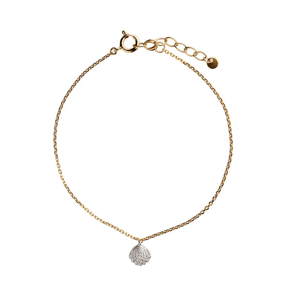 Stine a Tres PEtit Vintage Shell Bracelet