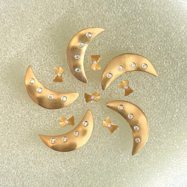 Stine a Bella moon Earring With Four Stones