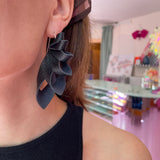 By Fossdal The Wings Medium - Black rain