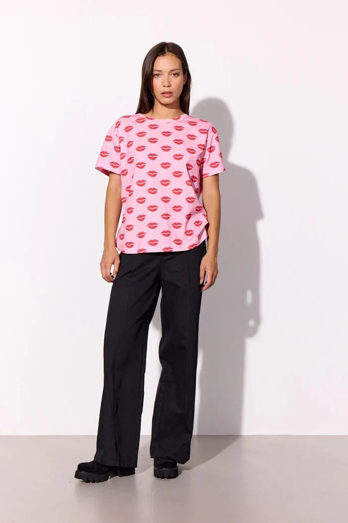 Hunkøn Lips T-shirt - Kiss Me Art Print