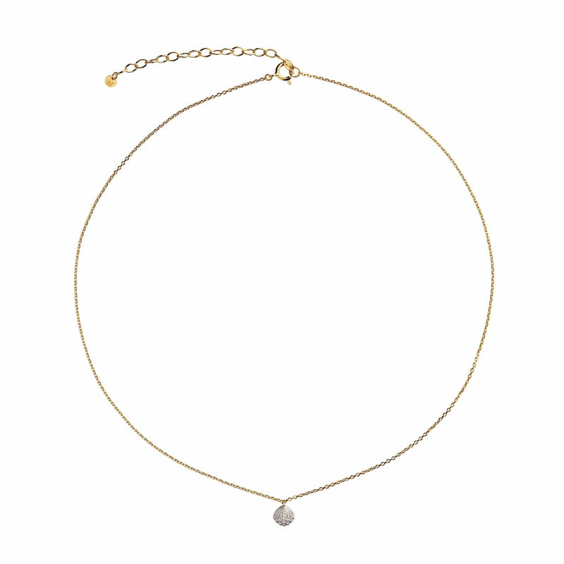 Stine a Tres Petit Vintage Shell Necklace